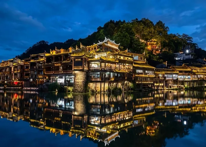 Qingxi Zen Courtyard Retreat --A Peaceful Sanctuary Blending Historic Charm With Zen Aesthetics In The Heart Of The Fenghuang Ancient Town
