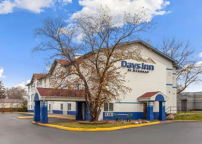 Days Inn By Wyndham Waukegan Great Lakes