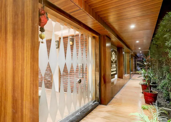 Townhouse Kadodra Formerly Jd Business Hotel