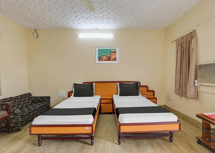 Hotel O Ellis