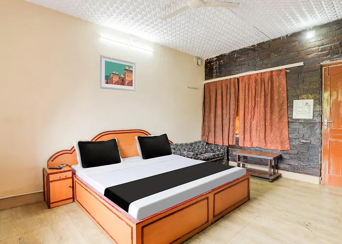 Hotel O Ellis