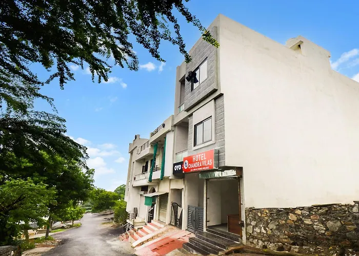 Hotel O Chandra Vilas