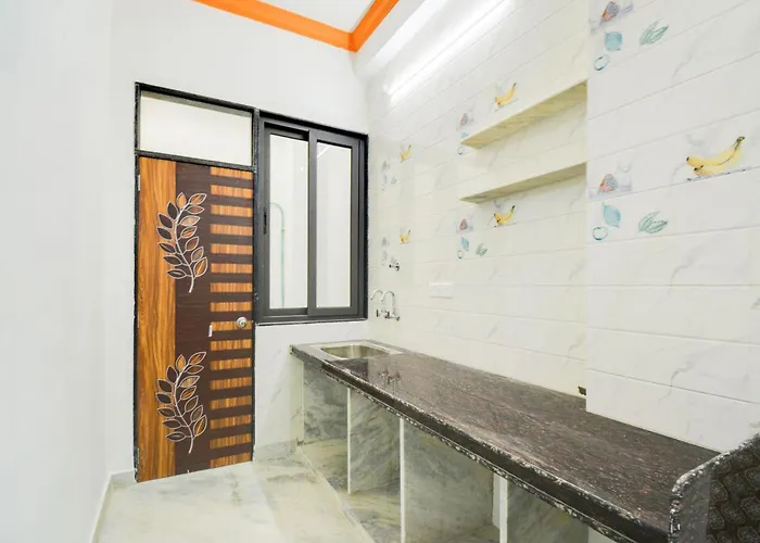 Hotel O Chandra Vilas