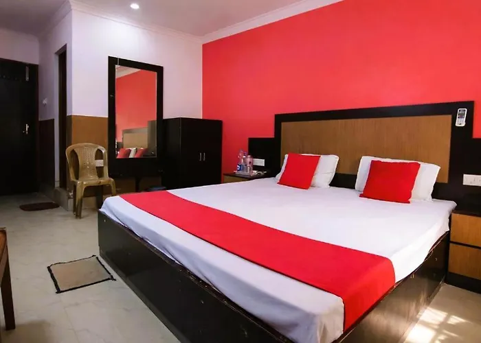 Goroomgo Samrat Palace Puri Near Sea Beach With Parking Facilities - Restaurant Available - Couple Friendly