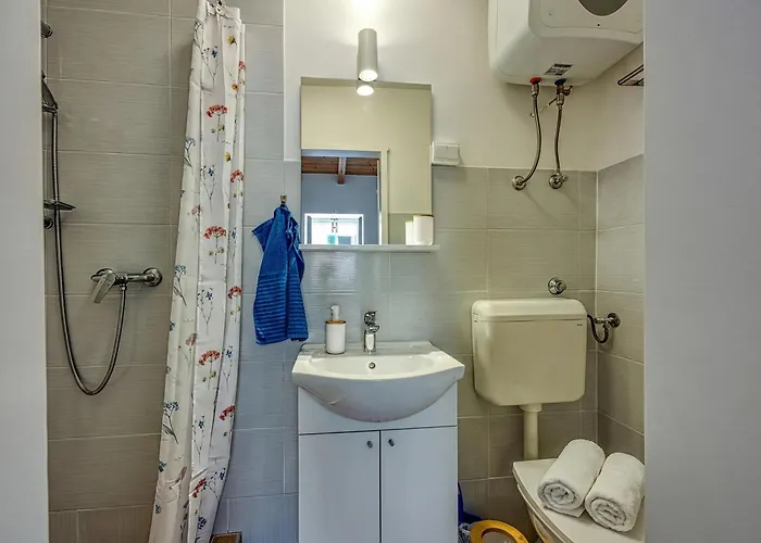 Lasta Losin Town Rooms - Happy Rentals