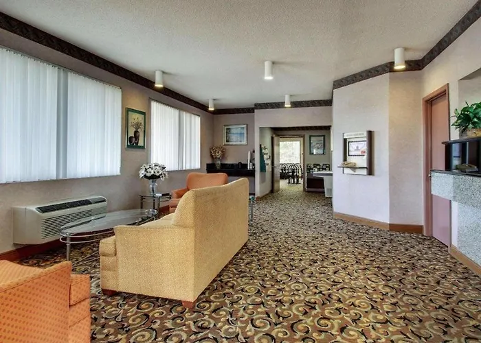 Econo Lodge Inn & Suites Forest