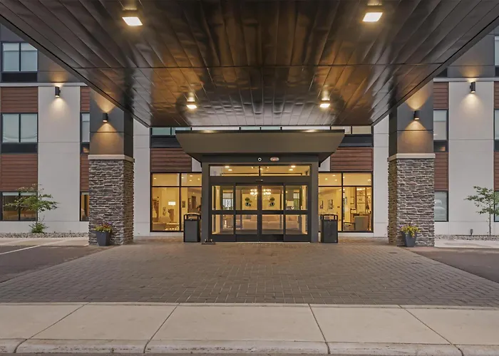 Best Western Plus Marquette Hotel & Suites