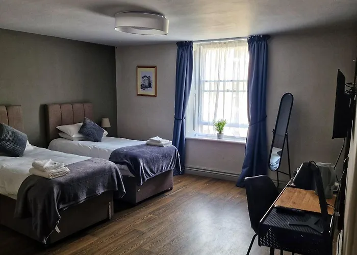 Oyo The Victorian Tap B&B