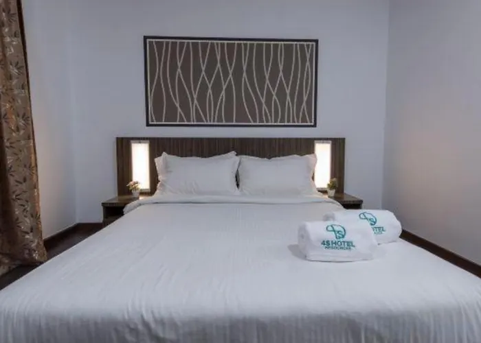 Capital O 90674 4S Hotel