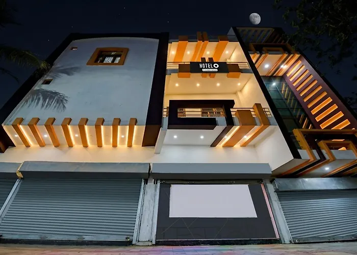 Oyo Hotel O Amhat Sultanpur City