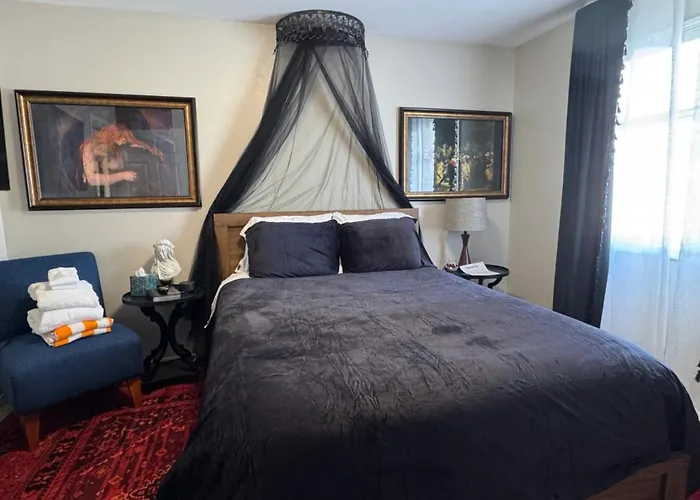 Library Inn - Boutique Rooms - Free Breakfast - Hot Tub