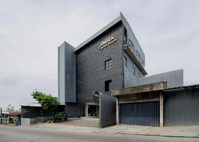 Urbanview Hotel Amira Syariah Bogor