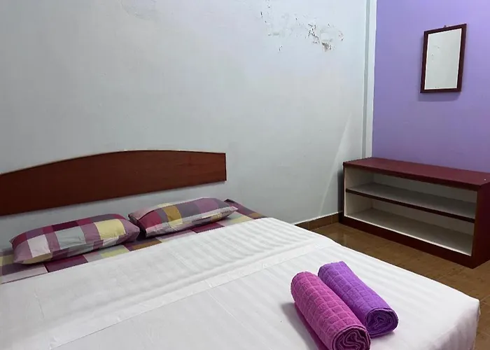 Oyo 90967 Homestay Chalet Warisan Siti