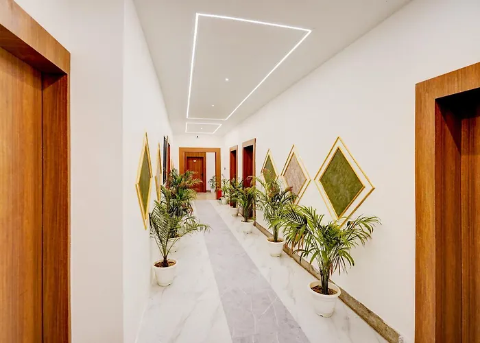 Hotel O Luxury Inn