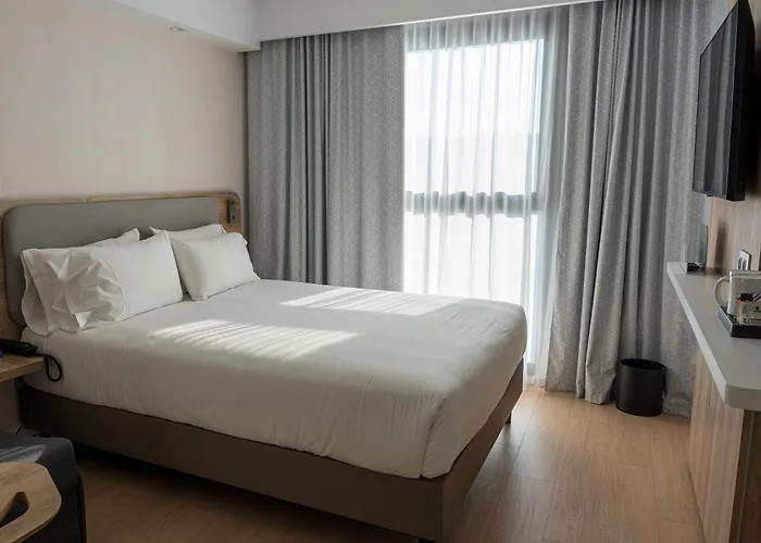 Holiday Inn Express & Suites Barcelona - Sabadell By Ihg