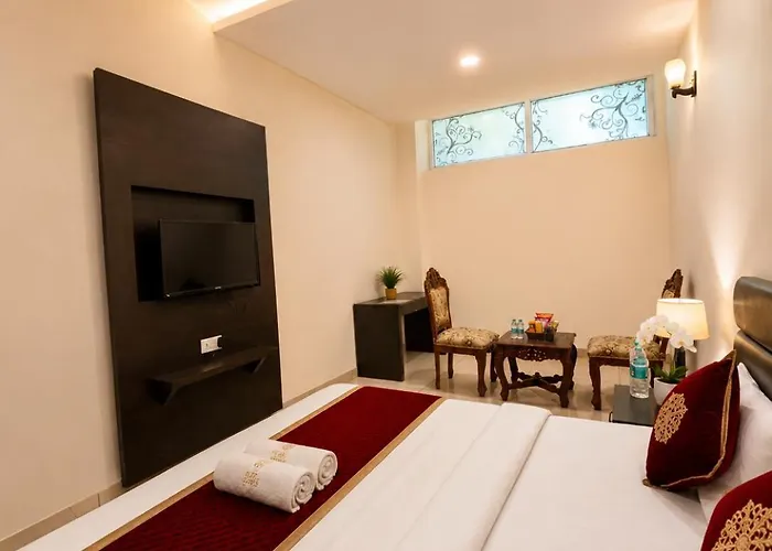 Jb Residency Hotel & Banquets !! Top Rated Family Hotel In Chandigarh Tricity