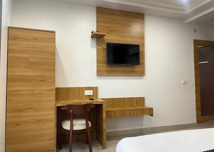 Grand Plaza Hotel S & G Paharganj Main Bazar