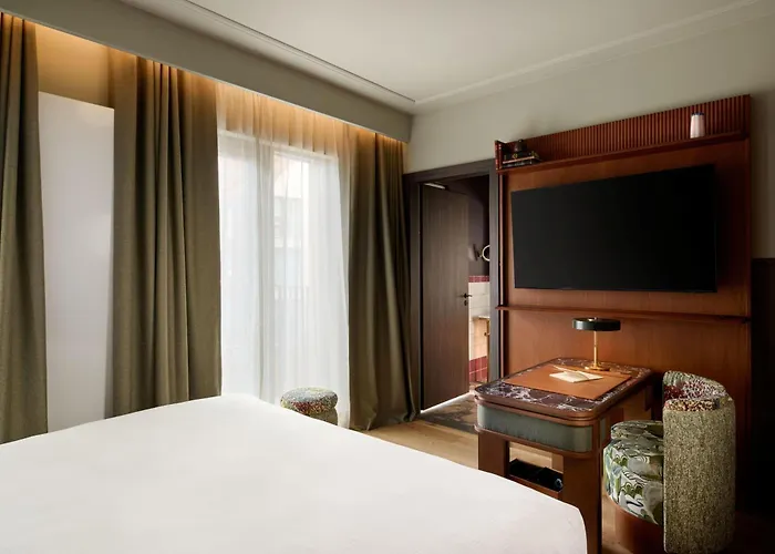 Skald Akureyri, Curio Collection By Hilton