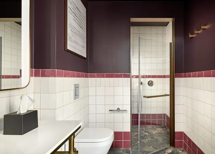 Skald Akureyri, Curio Collection By Hilton