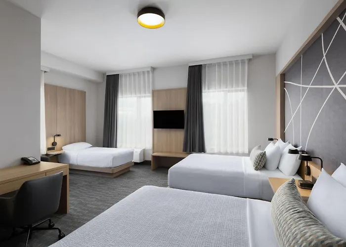 La Quinta Inn & Suites By Wyndham Kelowna Bc
