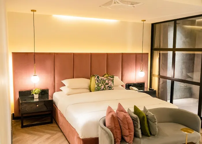 City Hotel