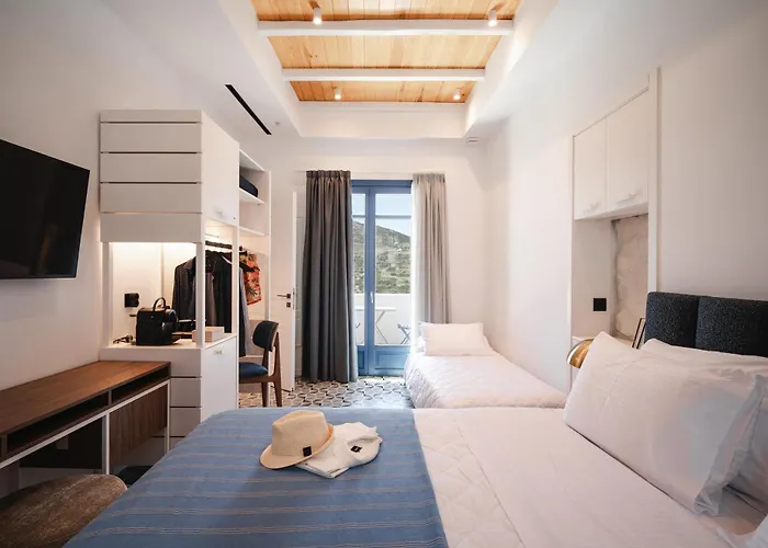 Skyron Hotel
