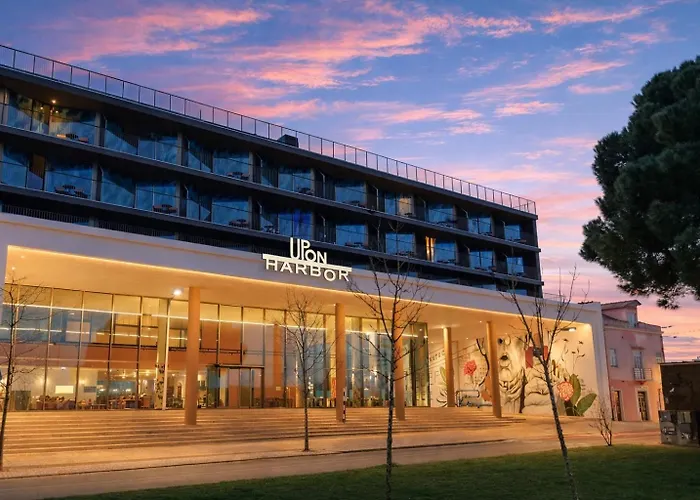 Upon Harbor - Seixal Bay Hotel