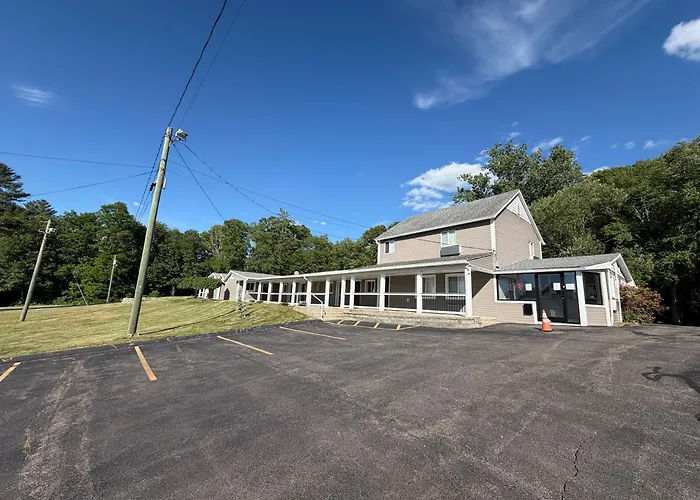 Chaplin Inn & Suites