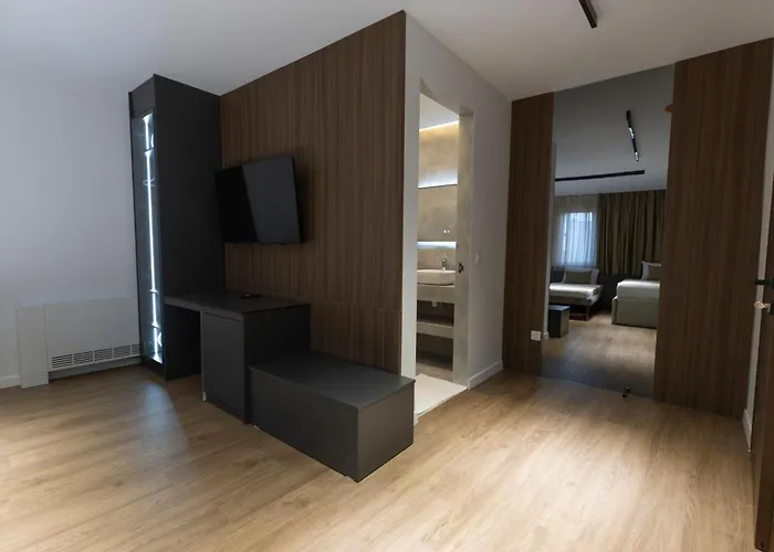 Velura Hotel