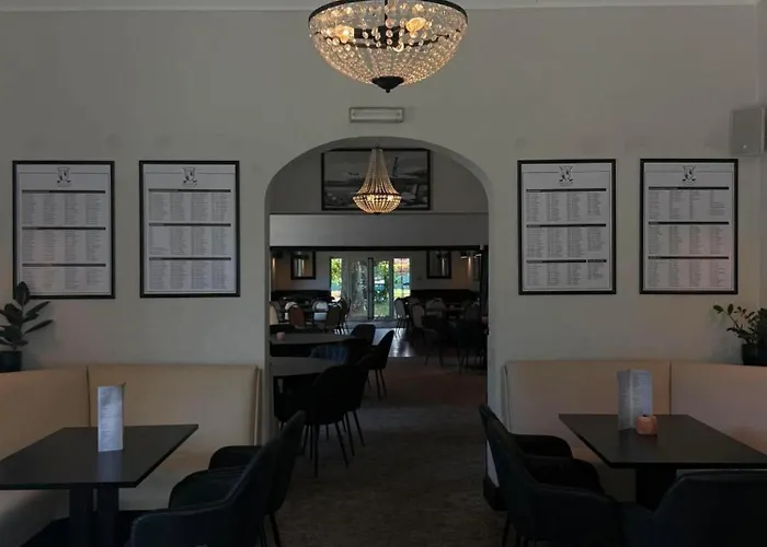 Crowtree Lodge