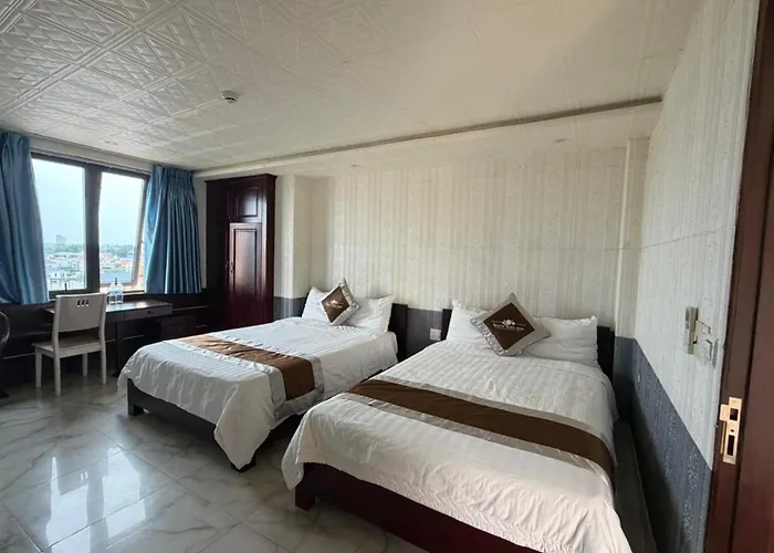 White Rose Hotel