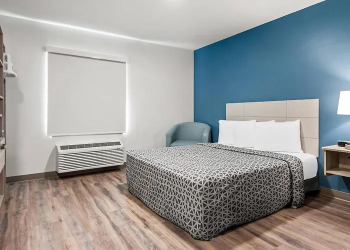 Woodspring Suites Lancaster North