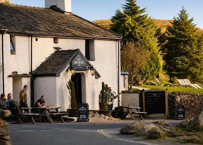 Kirkstone Pass Mountain Rooms - Ambleside With Parking