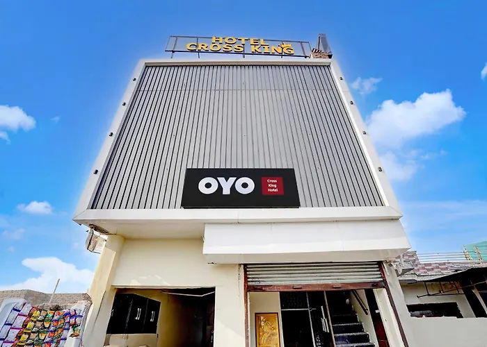 Hotel O Cross King Hotel & Restaurant
