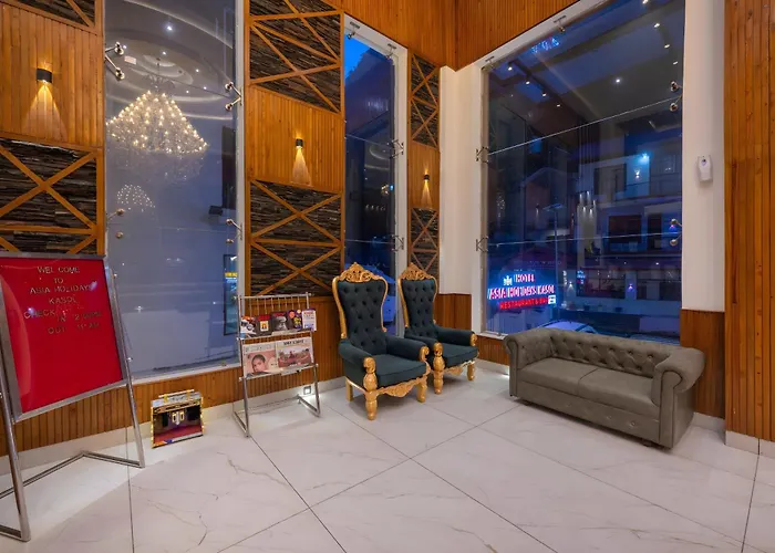 Hotel Asiia Holiday With Swimming Pool -Central Heated And Air Cooled, Near Mall Road