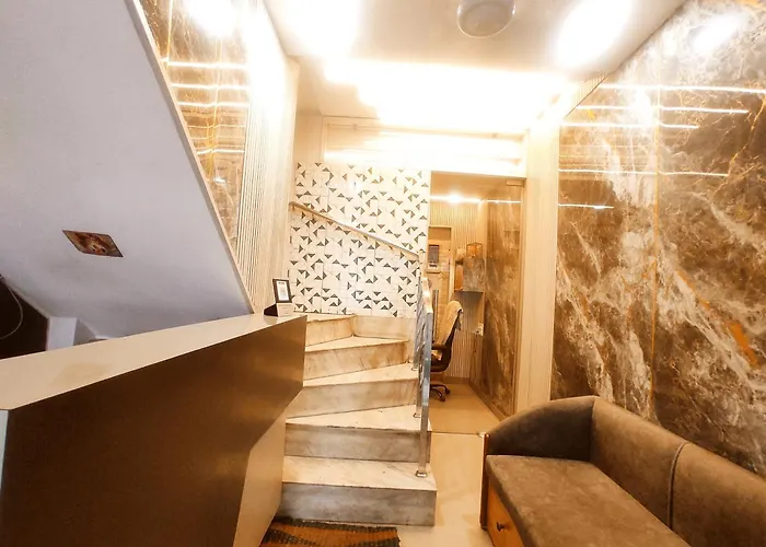 The Prime White- A Budget Hotel By Organica Group