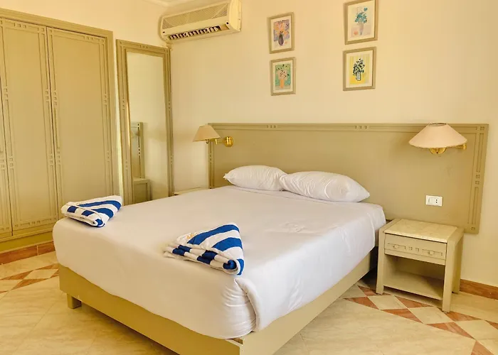 Royal Beach - Ras Suder