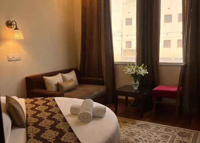 Hotel Woodcresstt Zirakpur !! Budget Friendly Stay With Airport Access