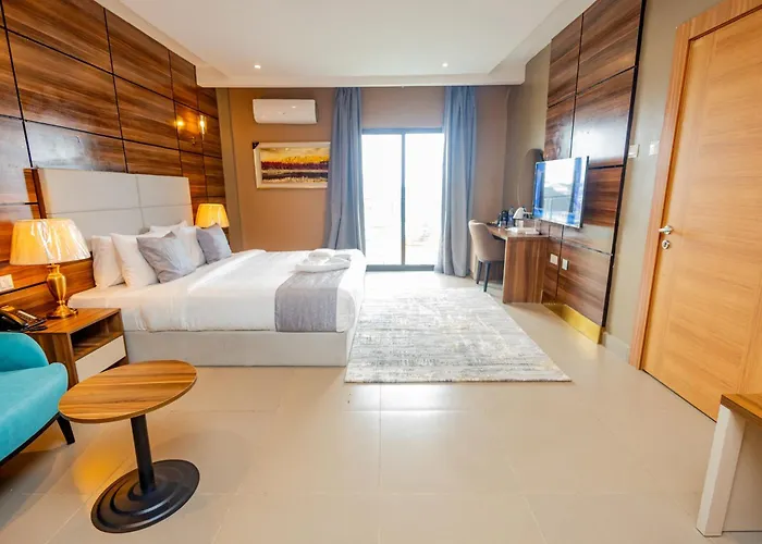Diamond Den Hotel And Suites