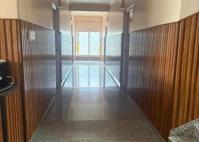 Getinlamka Unisex Salon & Spa With Hotel