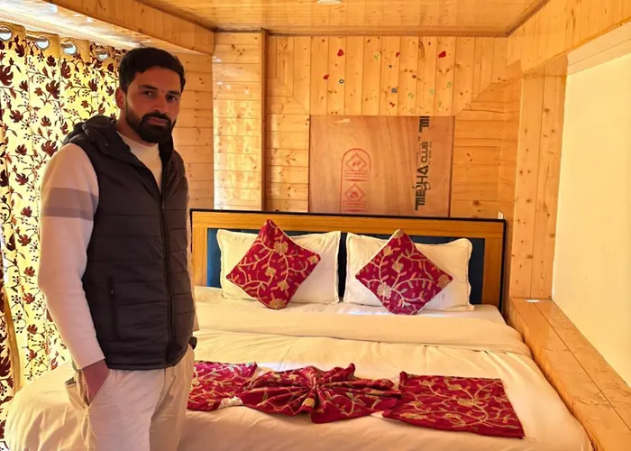 Shahi Darbar Guest House & Restaurant