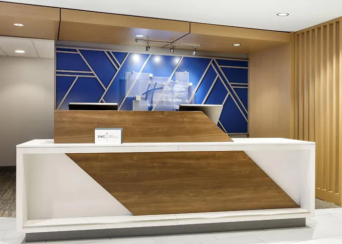 Holiday Inn Express & Suites Alexandria By Ihg