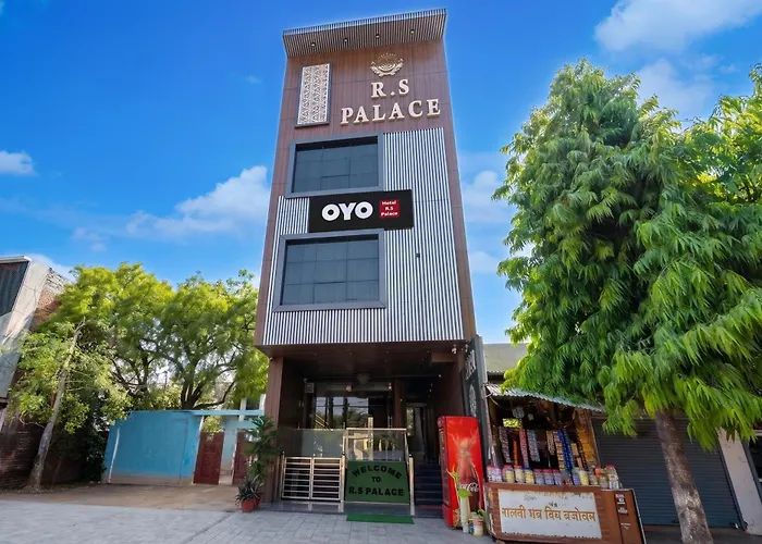 Super Hotel O Rs Palace