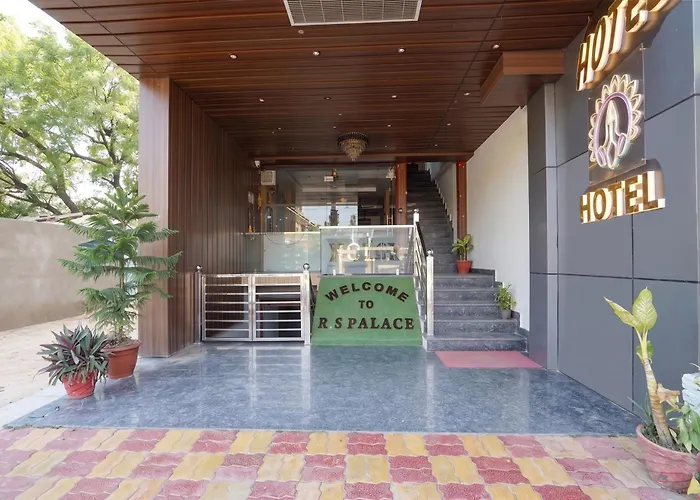 Super Hotel O Rs Palace