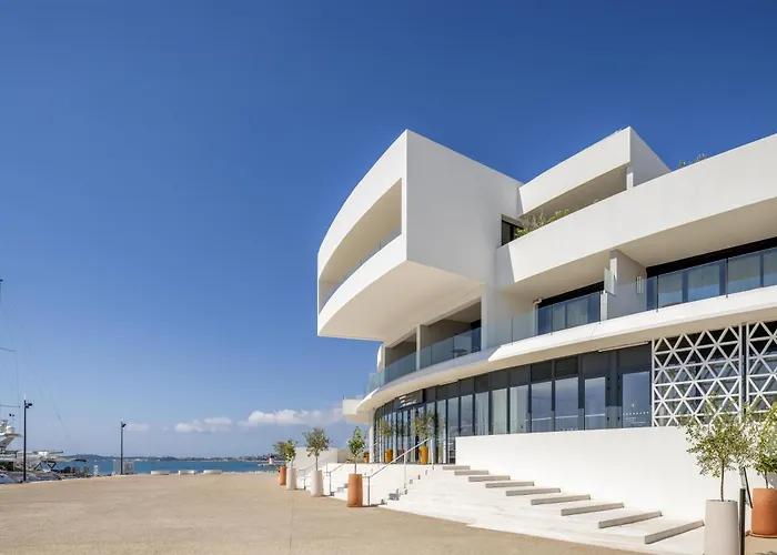 Marina Baie des Anges Hôtel, Curio Collection By Hilton