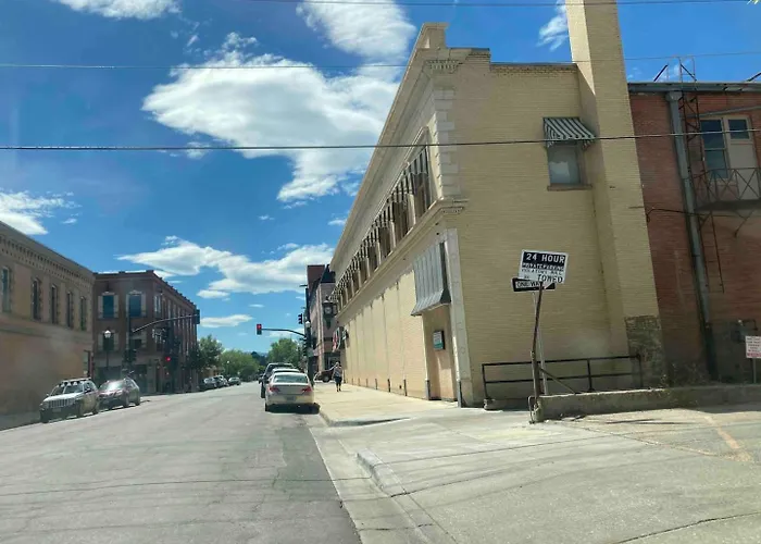 Luxe Main St Loft With Rooftop Lounge And Balcony
