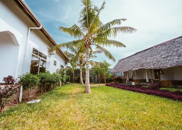 Farashuu Luna Hotel