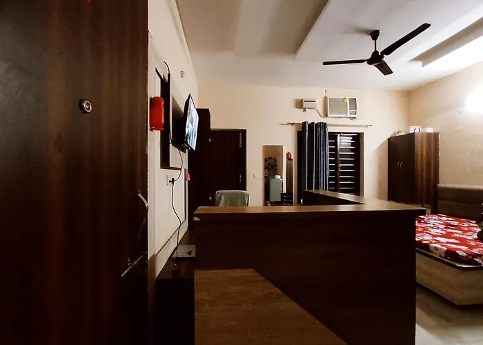 The Heaven Homestays - A Budget Rooms By Dhesi Group