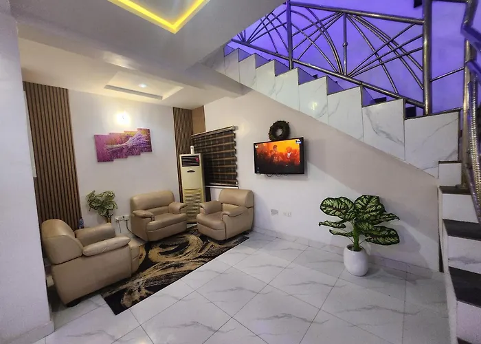 De Prominent Hotel & Suites
