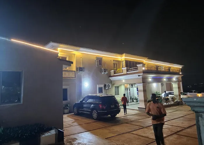 De Prominent Hotel & Suites